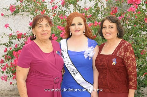21062014 La futura contrayente junto a sus organizadoras.