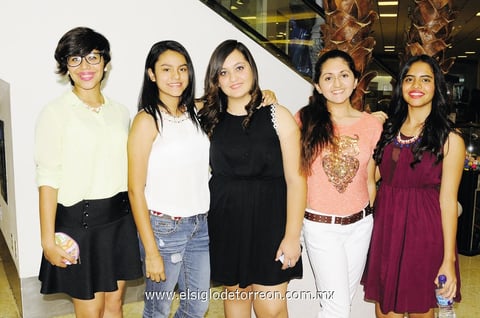 Kari, Victoria, Karen, Adriana y Cristy.