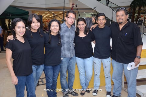 Blanca, Dení, Aylin, Enrique, Sandra, Arturo y Arturo.