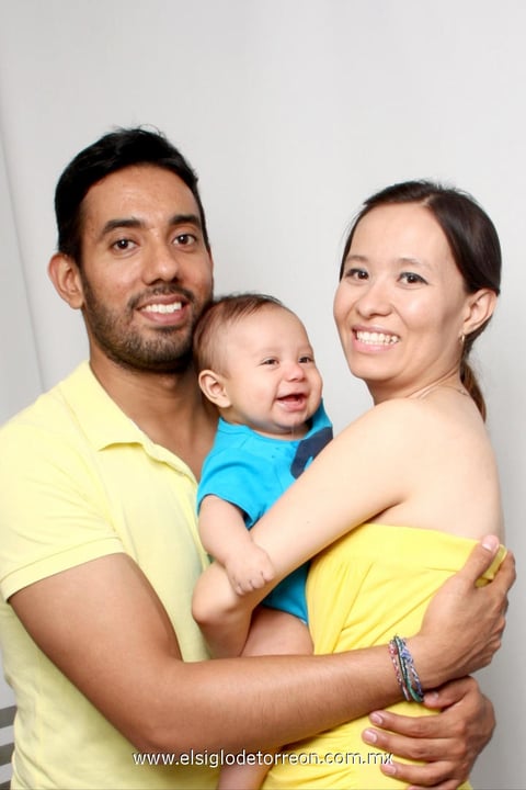 22062014 El festejado en companía de sus padres.