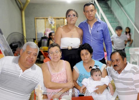 22062014 La festejada junto a sus abuelos paternos: Ing. Catarino Ortiz Valdez y Sra. Rosario Mejía Ramos; sus abuelos maternos, el Sr. Juan José Morán Camarena y Sra. Alejandra Moreno Delfín, y sus padres.