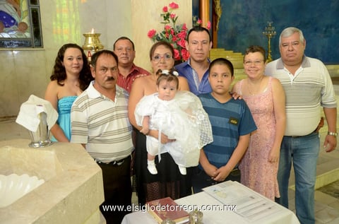 22062014 Familiares de Jessica estuvieron acompañándola en esta grata celebración.