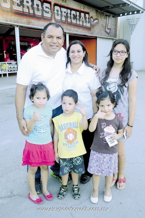 26062014 EN EL BEIS.  Familia de Ávila Martínez.