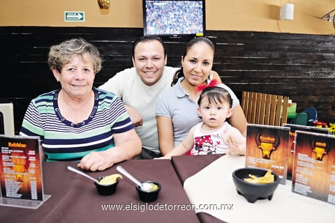 27062014 Graciela, Jesús, Érika y Natalia.