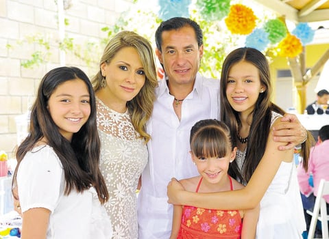Noelie, Pilar, Alberto, Pily y Pamela.