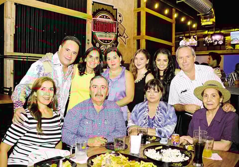 Alfonso, Pecky, Mónica, Rafael, Lula, Elena, Purry, Ricardo y Christian.