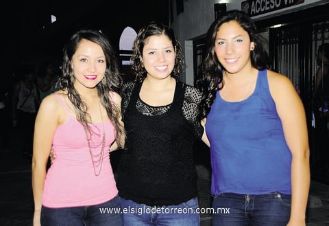 28062014 ENTRE AMIGAS.  Karina, Ale y Claudia.