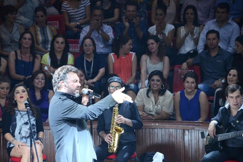 La rola Corazón salvaje arrancó suspiros, luego de ver en las pantallas del recinto el videoclip de la telenovela con el mismo nombre protagonizado por Edith González y Eduardo Palomo.