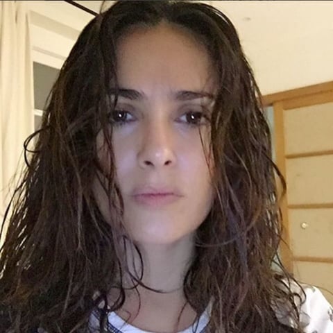 Por medio de su cuenta de Instagram, Salma Hayek también se mostró orgullosa de su belleza natural.