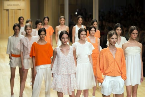 El desfile 'Mango' de la diseñadora Sita Murt con la pasarela Barcelona 080.