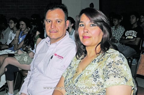 02072014 EN PAREJA.  Miguel Ángel y Lourdes.