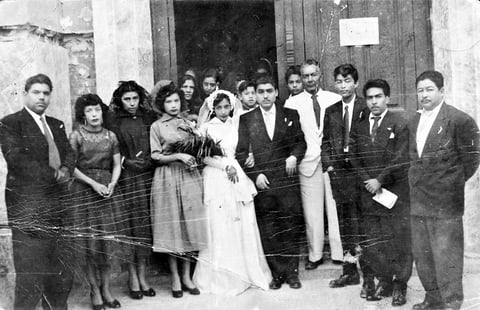 Boda de Herlinda Macías y Vicente Cázares en 1955 en la Iglesia de Guadalupe.
