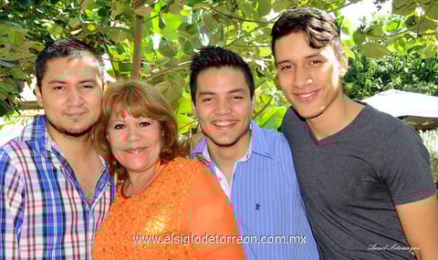06072014 Guille Ulloa Ugarte cumplió años y fue festejada por sus hijos, Abelardo, Guillermo y Abraham. - Annel Sotomayor Fotografía