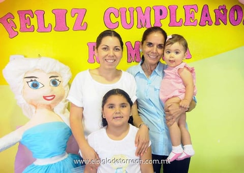 06072014 FELIZ CUMPLEAñOS.  Romina cumplió años recientemente y fue festejada por su mamá, Pamela, y su abuelita, Pecky.