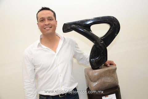 11072014 Escultor Mario Martínez Pavia.