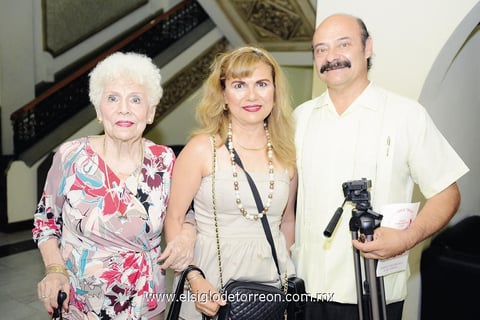 12072014 EN EL TIM.  Bertha, María Rosa y Germán.