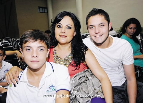 13072014 Santiago, Evelyn y Rodo.