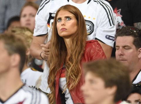 Cerramos con la espectacular Cathy Fischer, que felicitó a su novio Mats Hummels por el campeonato.
