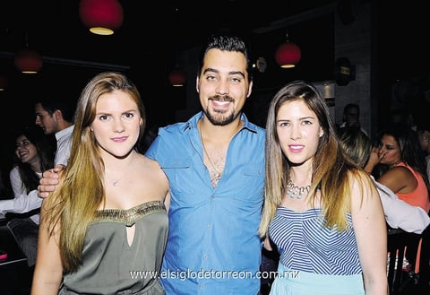 16072014 ENTRE AMIGOS.  Paulina, Luis y Lorena.