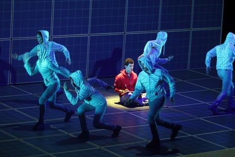 Este jueves la obra teatral "El curioso incidente del perro a media noche" llegó a las 200 representaciones, las cuales celebró con invitados de lujo.