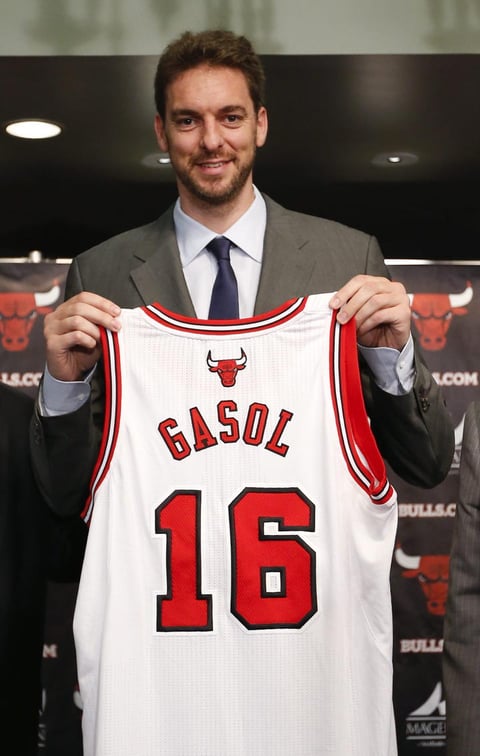 Gasol vestirá el número 16 en la nueva camiseta de los Bulls.