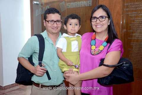 22072014 EN FAMILIA.  Carlos, León y Elena.