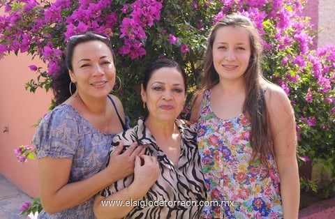 25072014 Patricia, Brenda y Carmen.