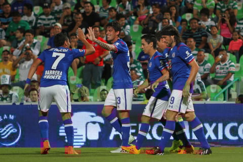 Cruz Azul tomó la ventaja al minuto 14 con la primera anotación en el torneo del argentino Mauro Formica.
