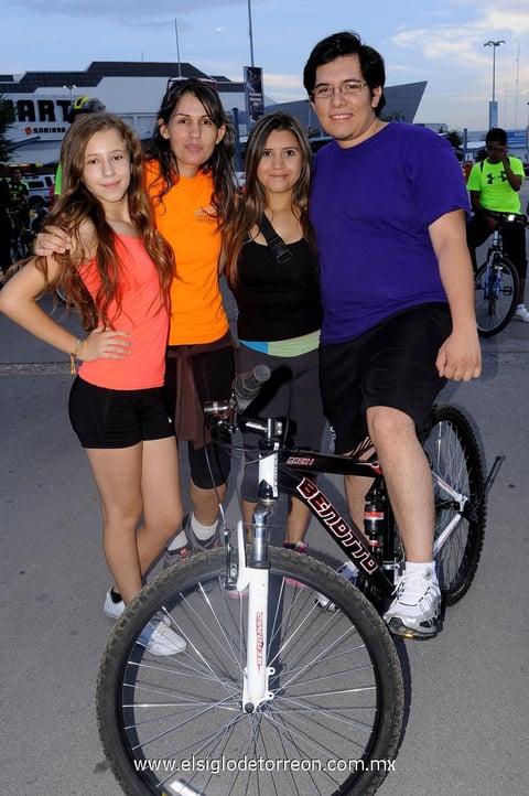 26072014 Hanna, Elisa, Ana Elisa y Miguel.