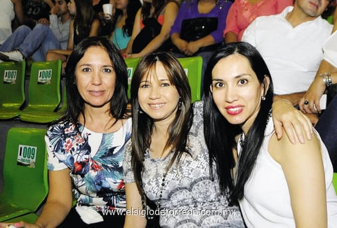 28072014 EN EL PALENQUE.  Laura, Brenda y Mary.