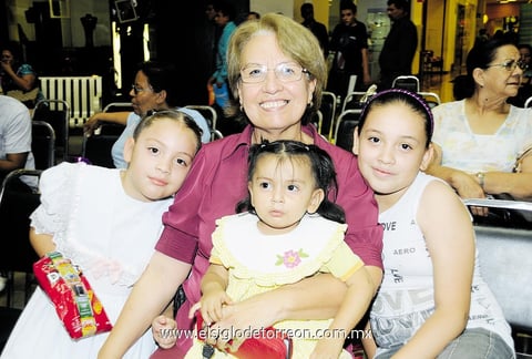 28072014 EN FAMILIA.  Mireya, Ana Lineth, Sara y Janeth.