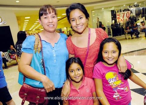 27072014 Susana, Cecy, Camila y Milly.