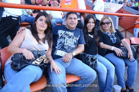 27072014 EN EL BEIS.  Daniela, Luis, Andrea y Vicky.