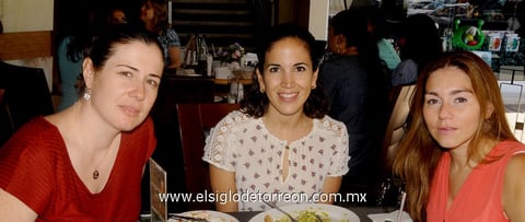 27072014 ENTRE AMIGAS.  Bety, Elisa y Yoana.