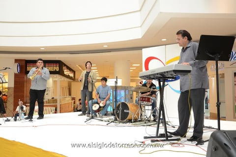 29072014 Los músicos demostraron a los asistentes su talento.
