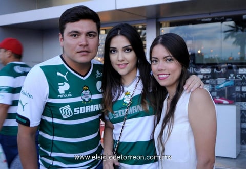 30072014 Carlos, Nadia y Gaby.