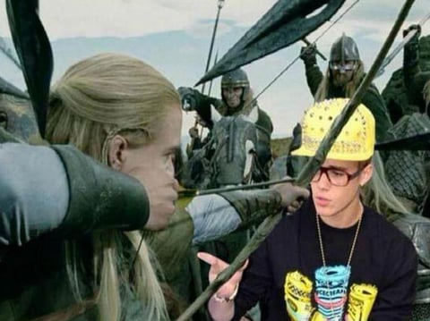 El pleito no acabó en el golpe. El cantante canadiense Justin Bieber y el actor Orlando Bloom protagonizaron un pleito que incluyó sexo, golpes... y hasta memes.