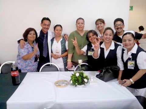 07082014 Fernando MuÃ±oz Olvera celebrando su 75 aniversario. Lo acompaÃ±a su mamÃ¡, Belem Olvera, y demÃ¡s familiares.