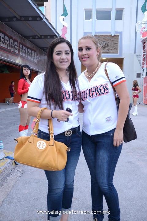 08082014 Fernanda y Mariana.