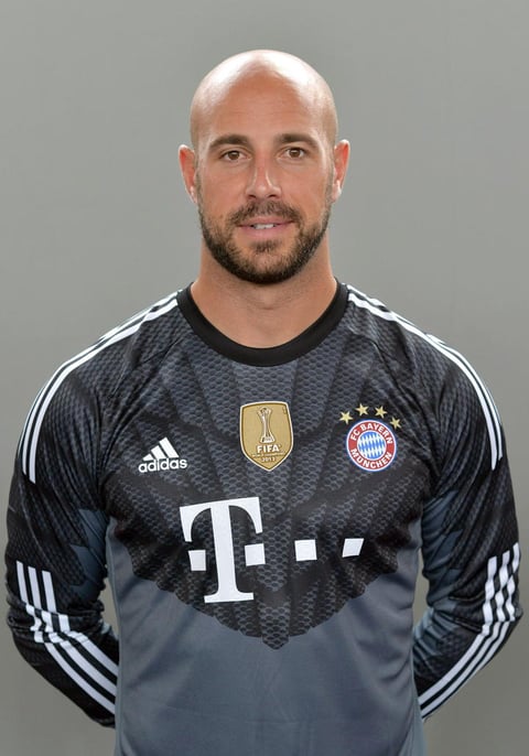 El Bayern de Guardiola incorporó esta temporada al español Pepe Reina, de 31 años y que ejercerá de suplente en la portería del internacional alemán Manuel Neuer.
