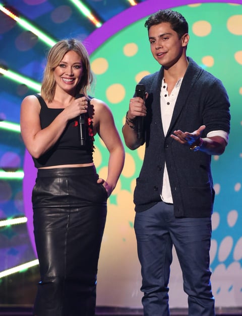 Hilary Duff reapareció en los Teen Choice Awards al lado de Jake T. Austin.