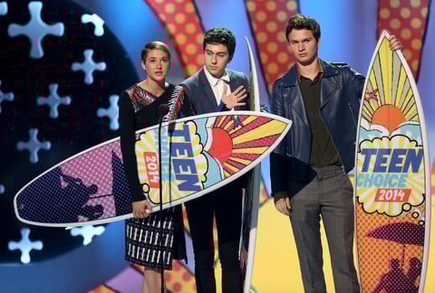 Shailene Woodley y Ansel Elgort de Bajo la misma estrella triunfaron en grande en los premios Teen Choice.