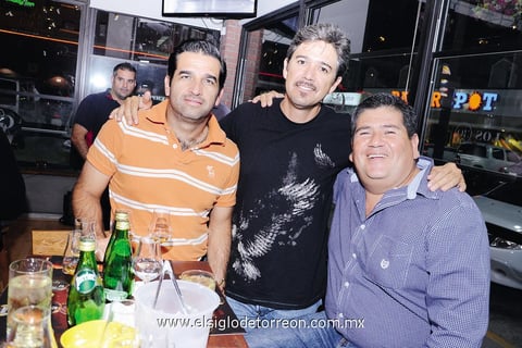 10082014 ENTRE AMIGOS.  Sergio, Neto y Beto.