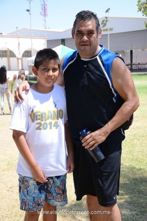 11082014 EN CURSO DE VERANO.  Iván Jr. e Iván.