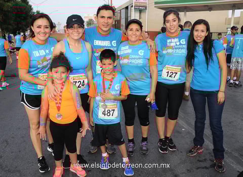 10082014 PARTICIPAN EN CARRERA.  Familia Márquez.