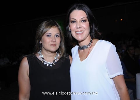 13082014 ENTRE AMIGAS.  Nancy y Noelie.