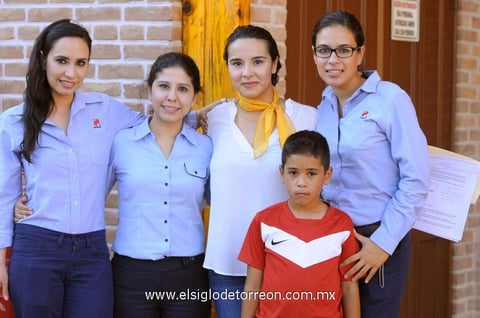 16082014 EN EL MUSEO DE LOS METALES.  Hidekel, Carolina, Ileana, Helena y Memo.