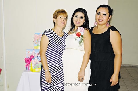 18082014 FIESTA DE CANASTILLA.  Norma Elizabeth con Lupita Nava y Miriam Estevané.