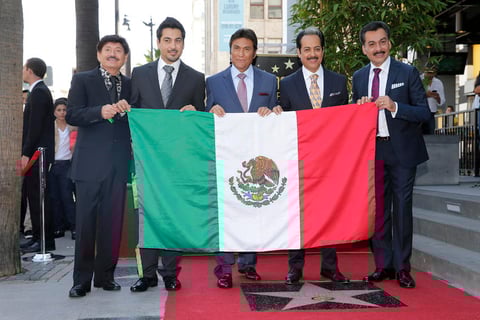 Los Tigres del Norte se convirtieron en la primera agrupación de música regional mexicana en ser incorporada al famoso bulevar de Hollywood.