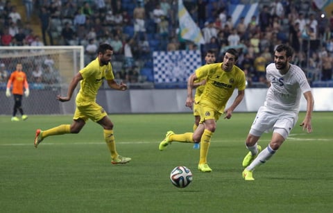 En el comienzo del encuentro, el Astana sobresalió por su velocidad y una buena presión al mayor control del juego del Villareal.